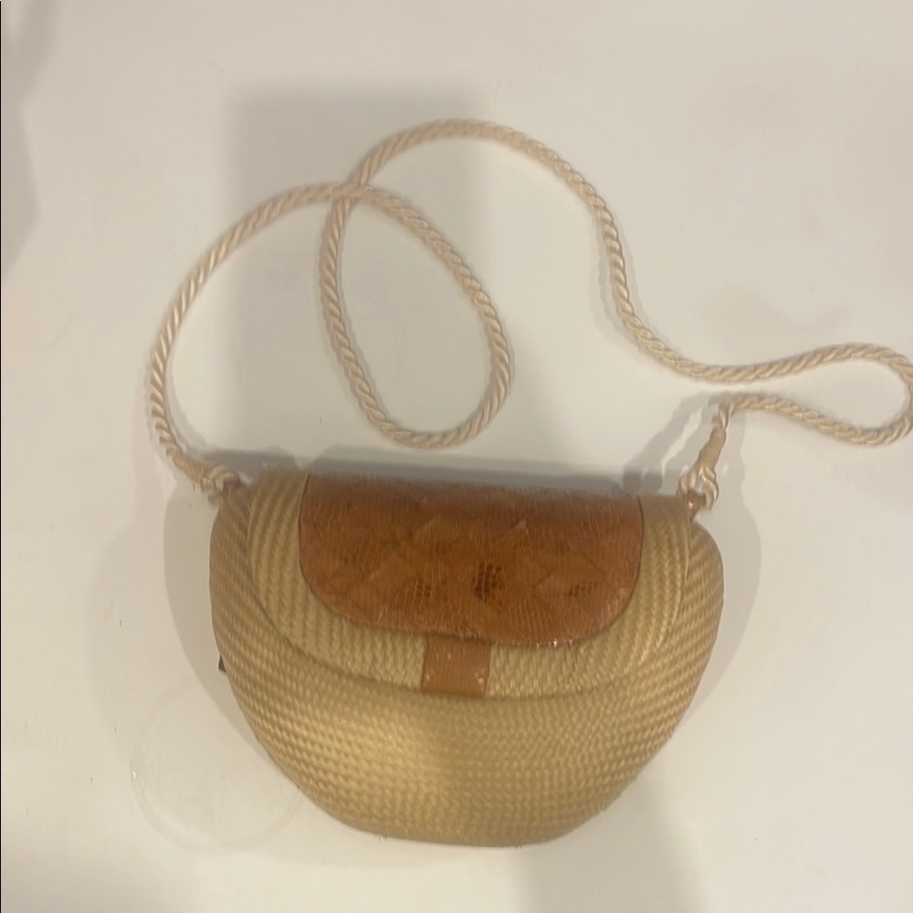 Elegant Tan Woven Shoulder Bag